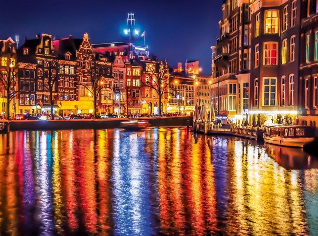 Puzzle Amsterdam at night