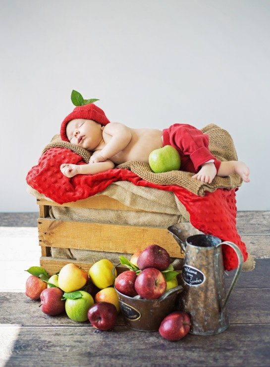 Puzzle Dojenček in jabolka