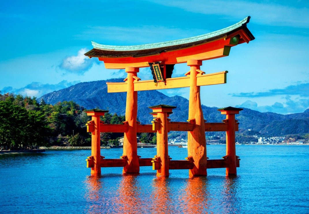 Puzzle The torii of Itsukushima Shrine