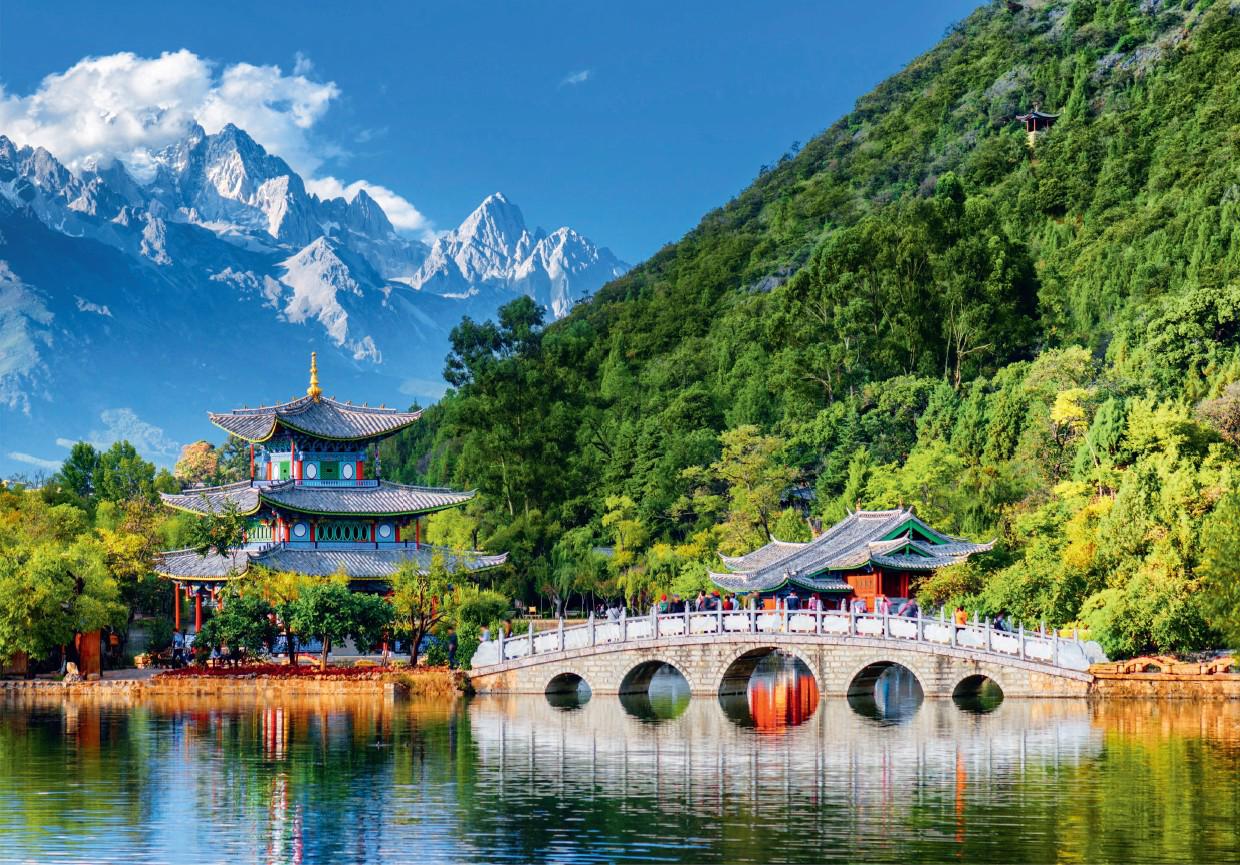 Puzzle Csodálatos kilátás nyílik a Jade Dragon Snow Mountain-ra, Lijiang, Kína