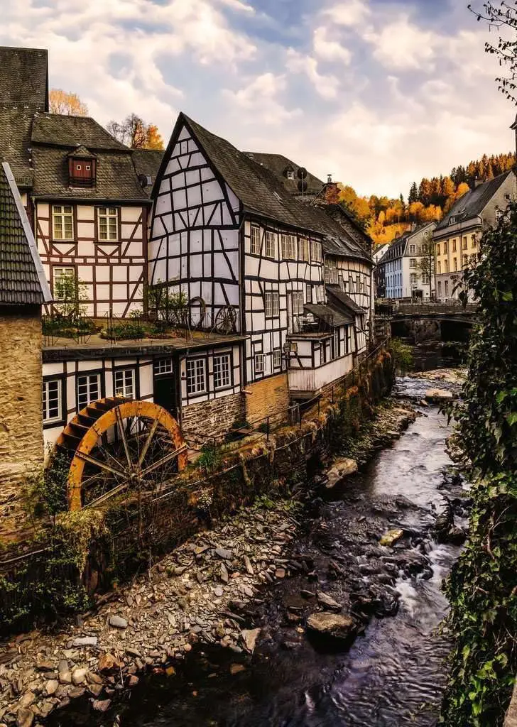 Puzzle Monschau az Eifelben