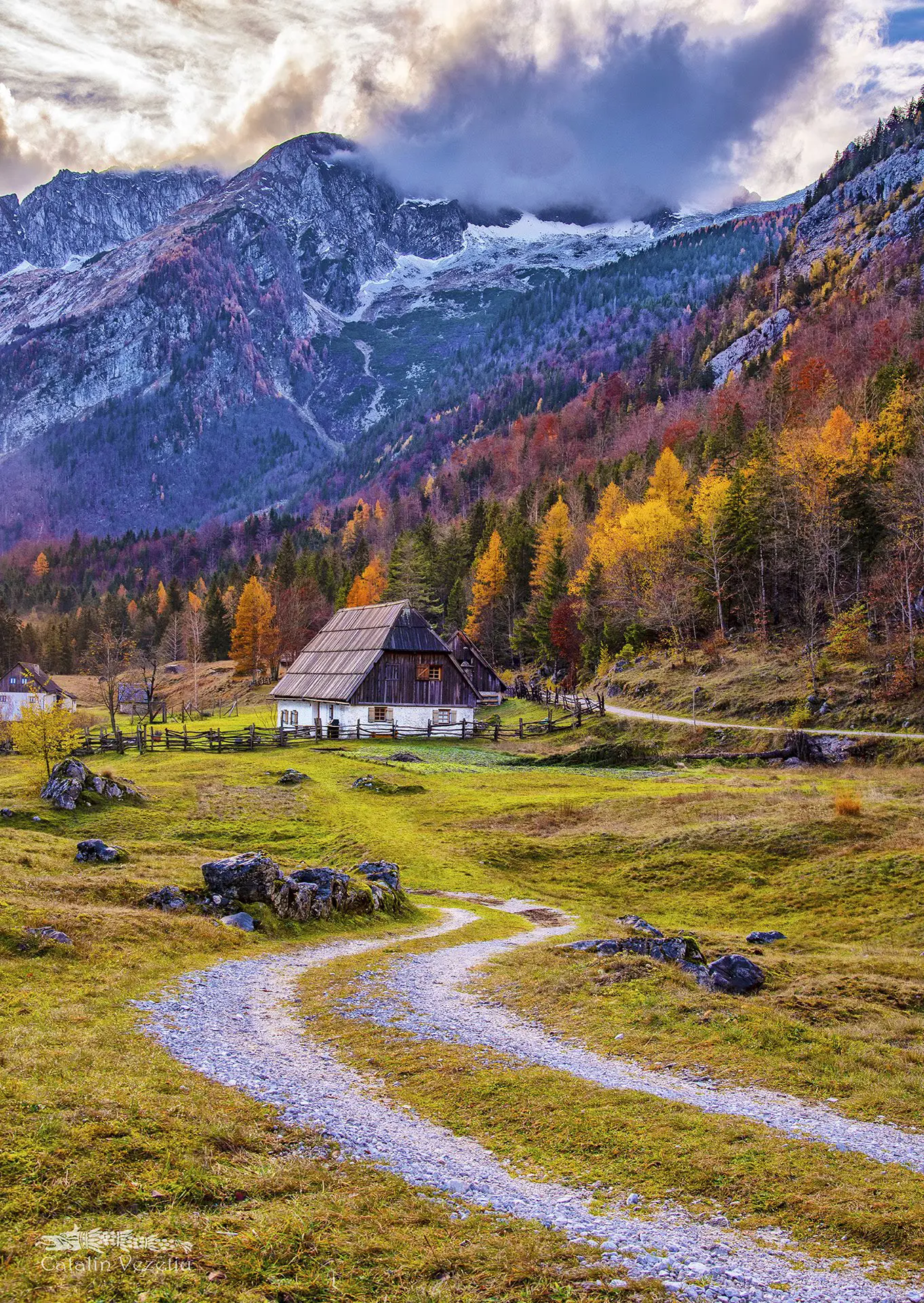 Puzzle Cottage in the Mountains