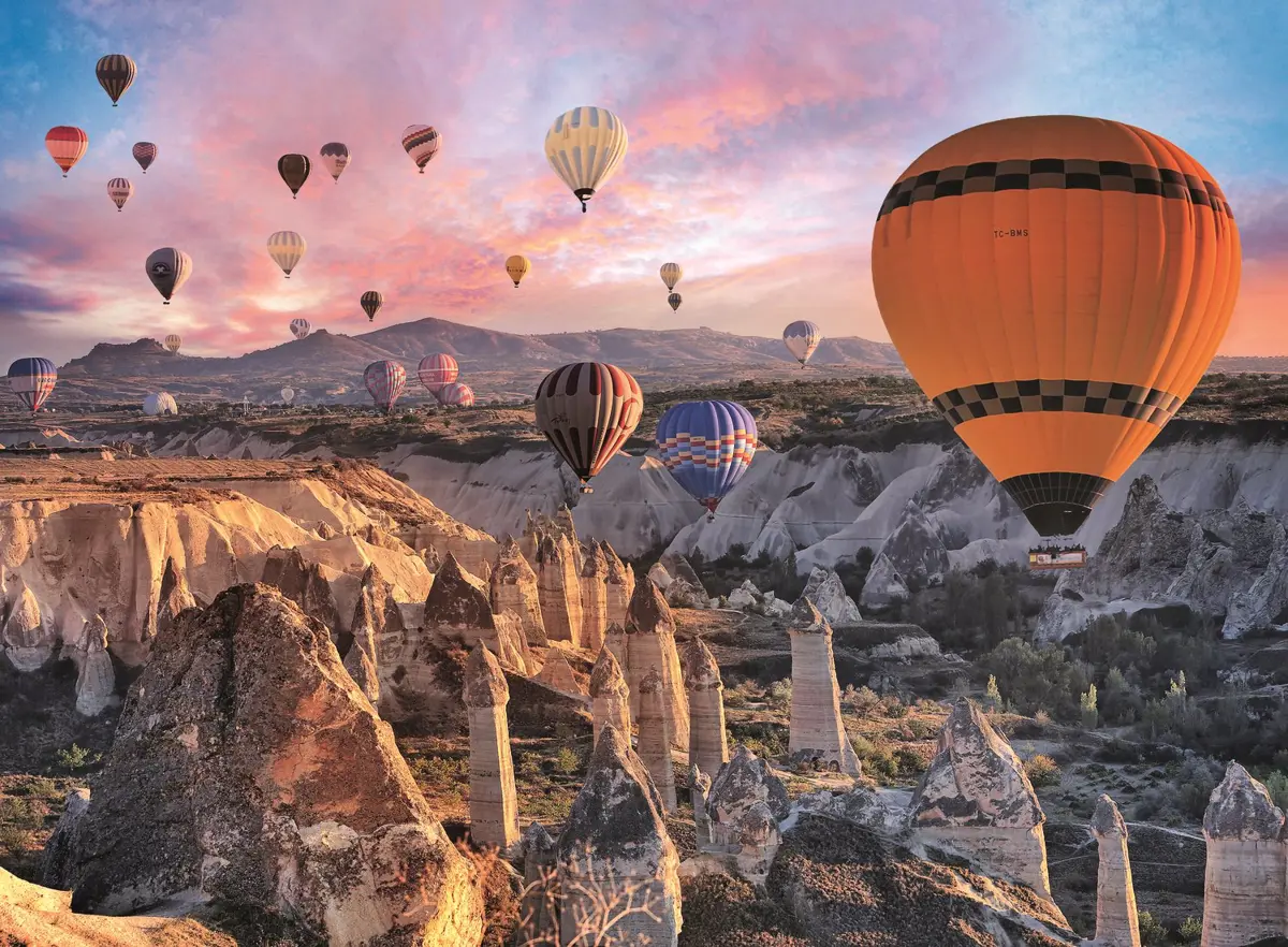 Puzzle Balloons above Kappadokien