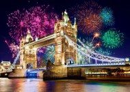 Puzzle Tower Bridge tűzijátékkal a hátterében, London