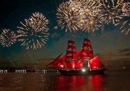 Puzzle Focuri de artificii în jurul barcii cu pânze